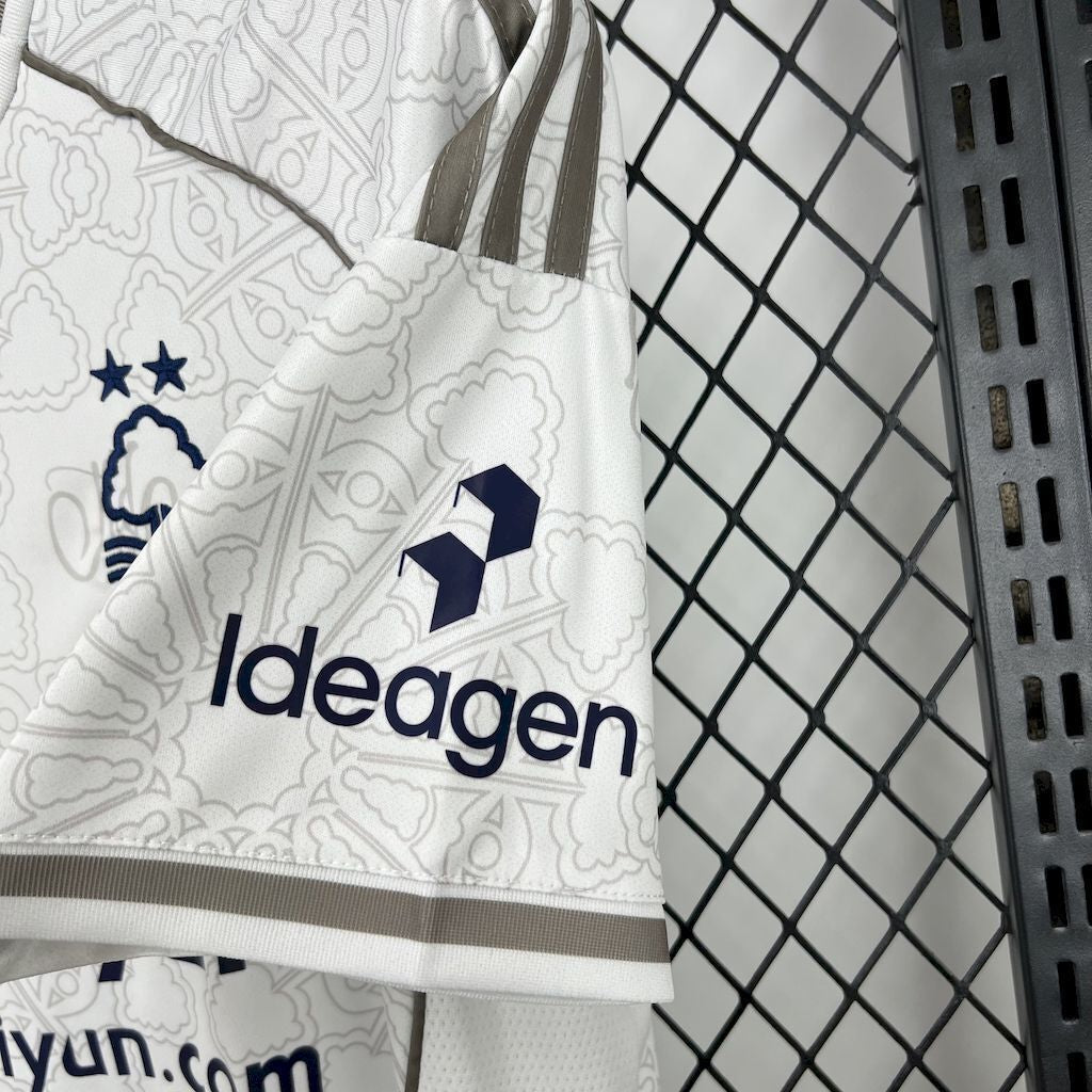 Camiseta de visitante del Nottingham Forest 2025/2026