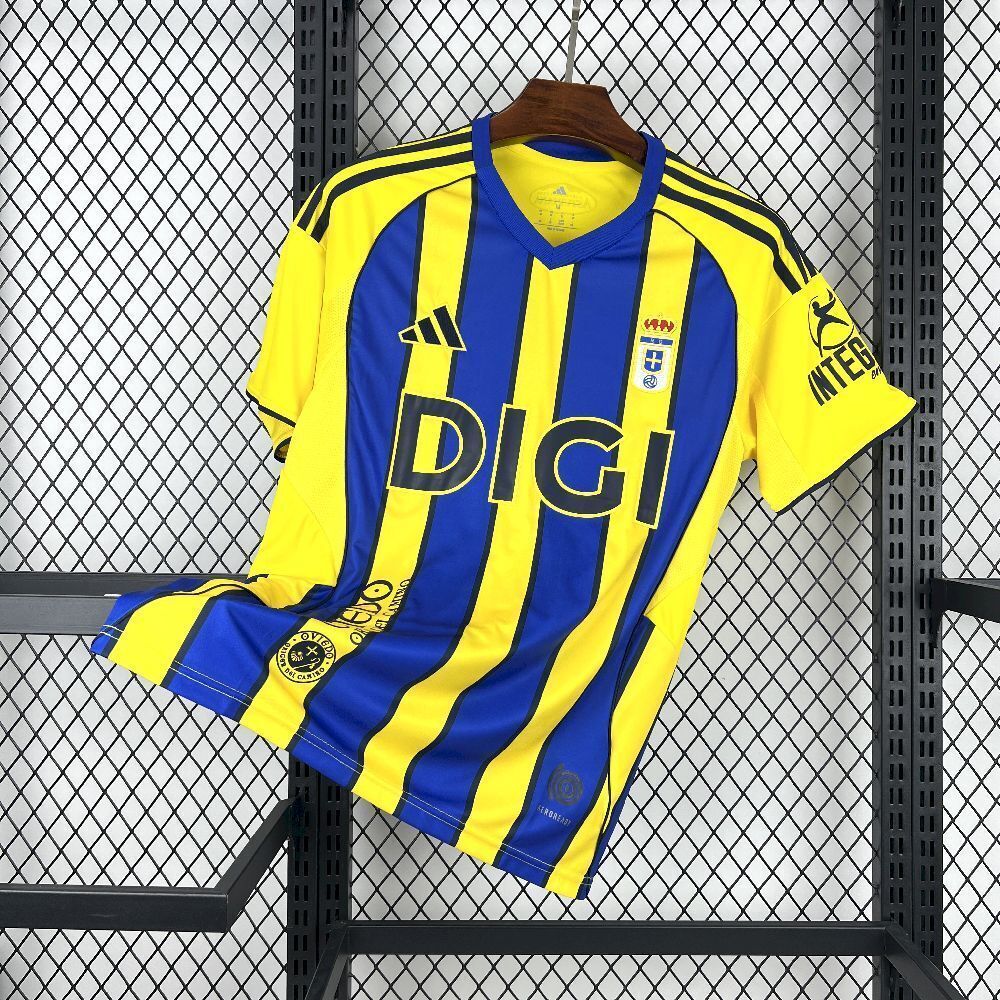 Equipación visitante del Oviedo 2025/2026