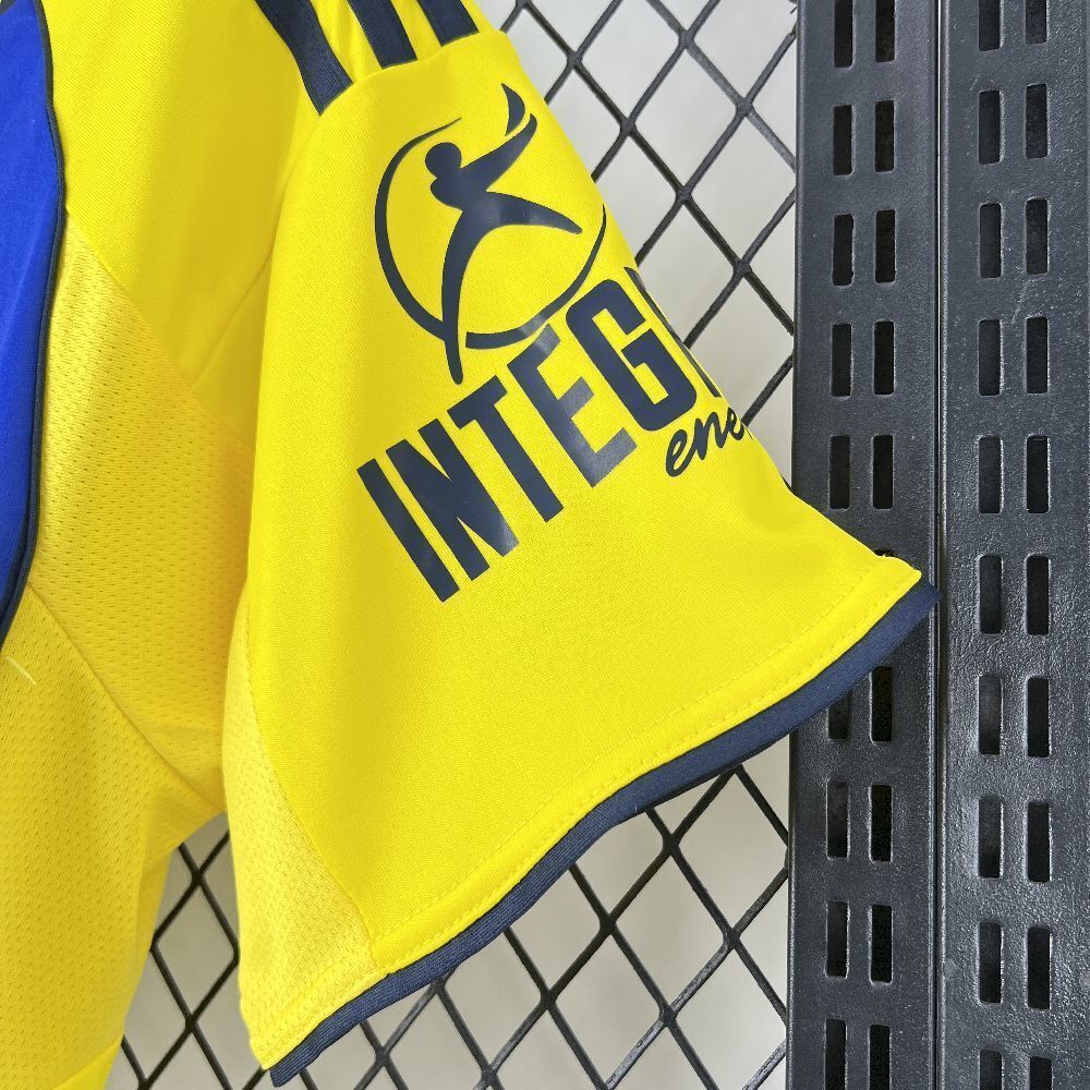 Equipación visitante del Oviedo 2025/2026