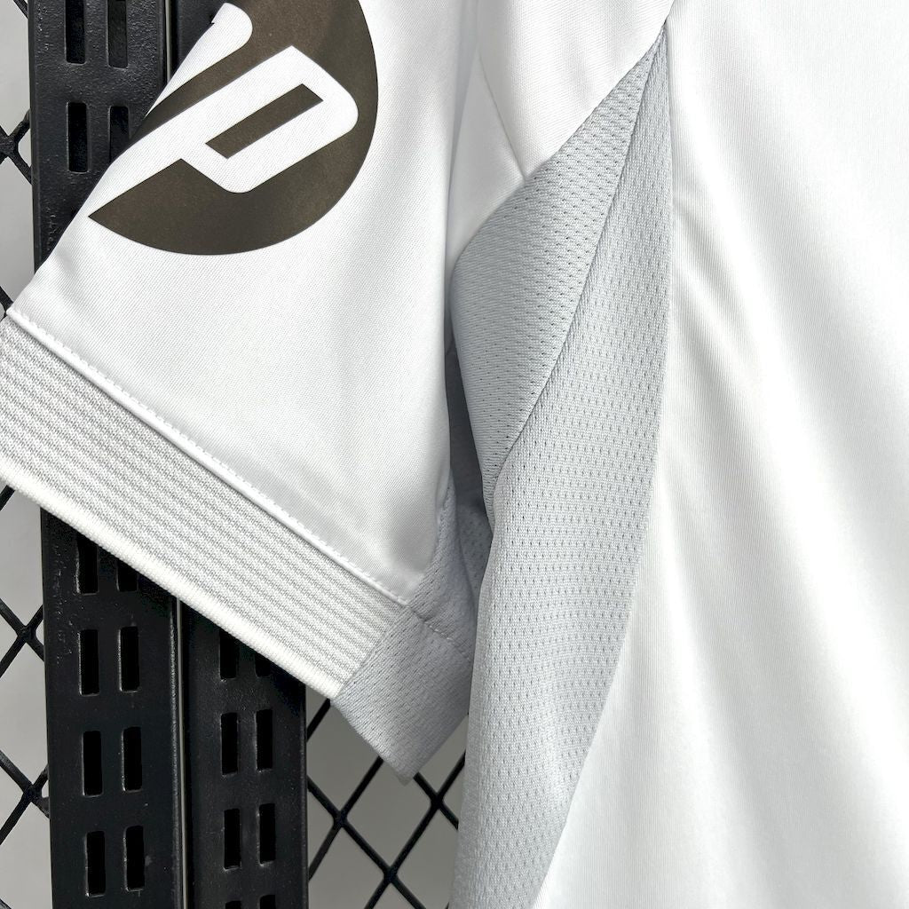 Camiseta local del Real Madrid 2025/2026